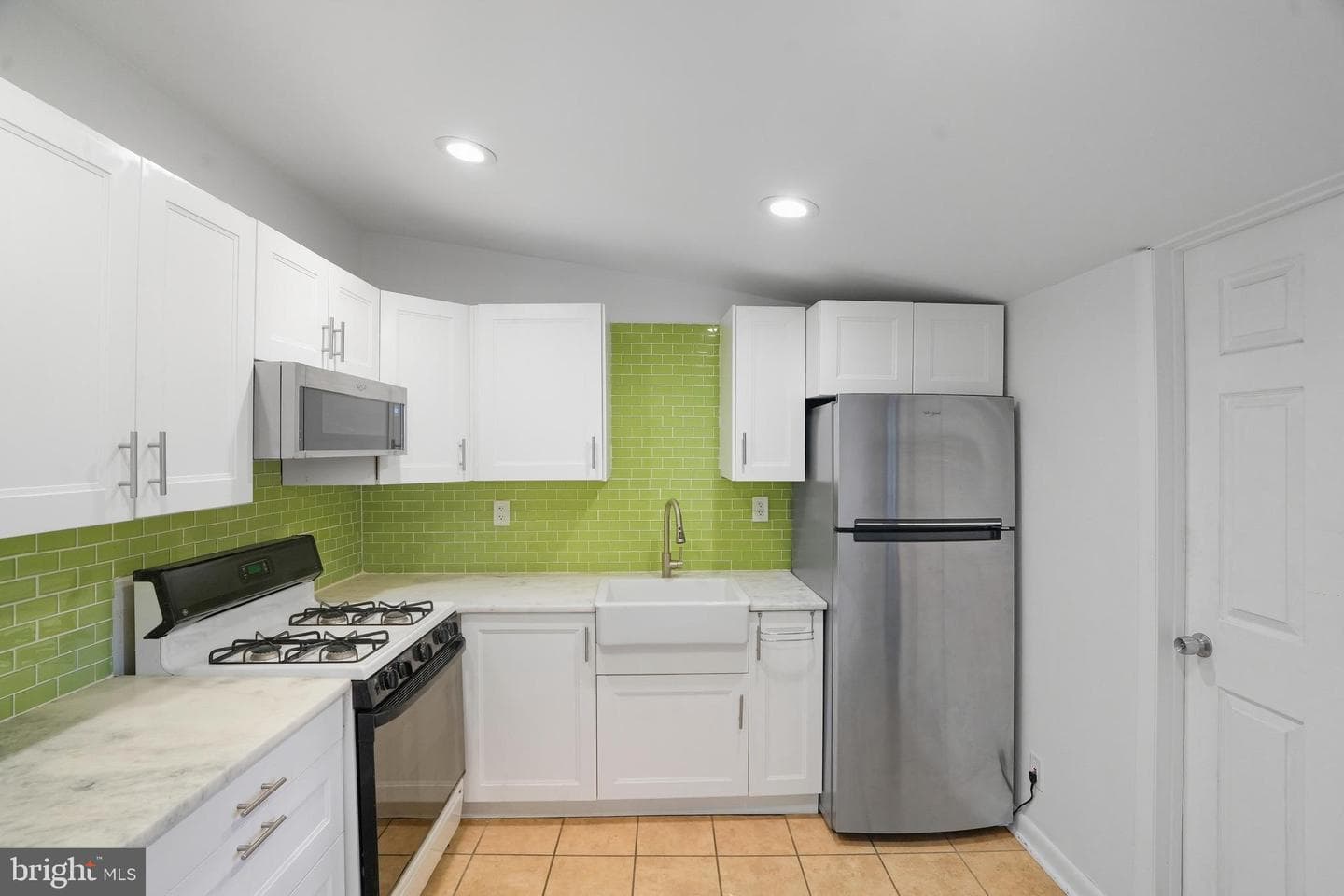2833 Livingston Street photo 8