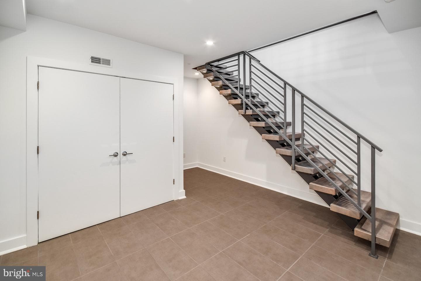 113 Olive Street photo 23