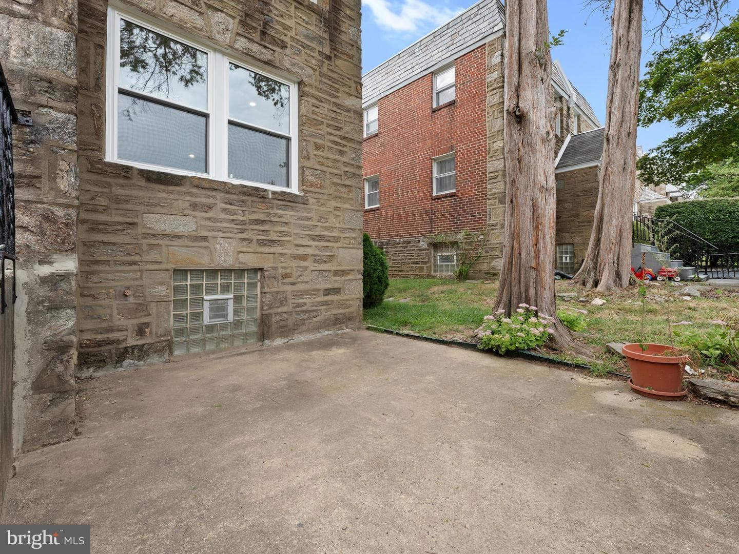 1007 E Dorset Street photo 4