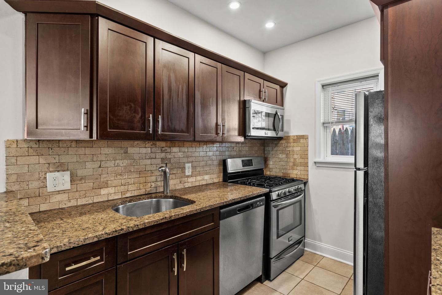 760 N Bucknell Street photo 9