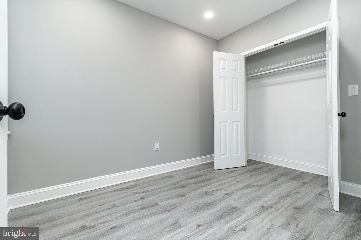 5208 Glenloch Street photo 13