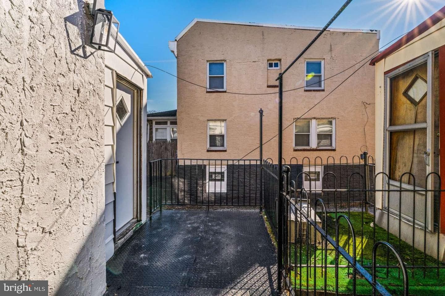 366 E Wister Street photo 28