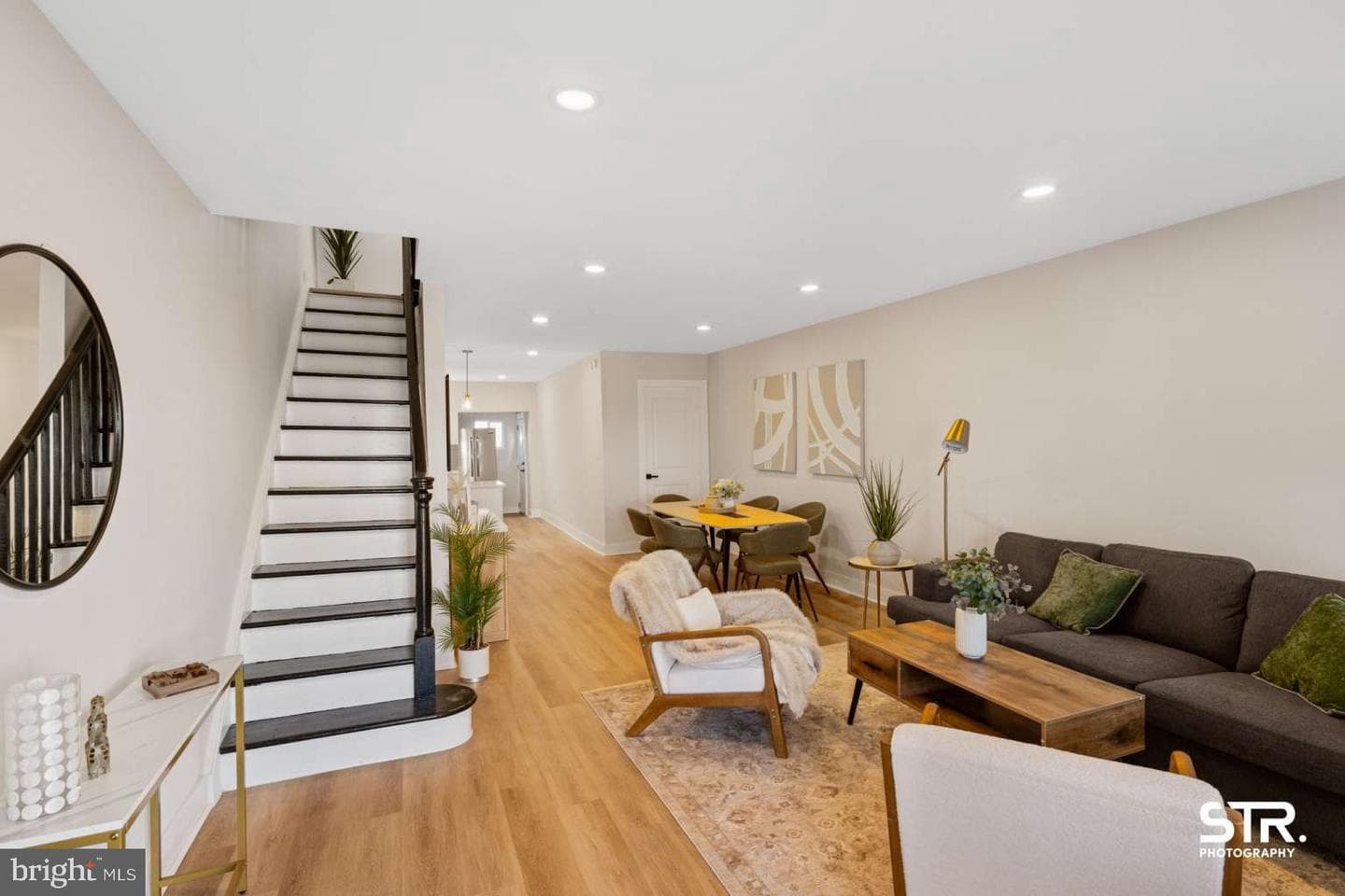 366 E Wister Street photo 3