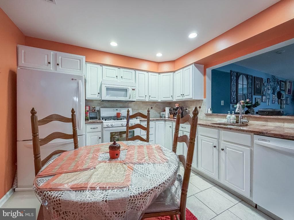 72203 Delaire Landing Road #203 photo 13