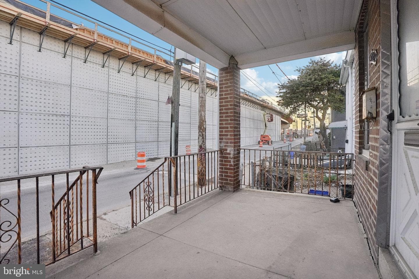 5322 James Street photo 4