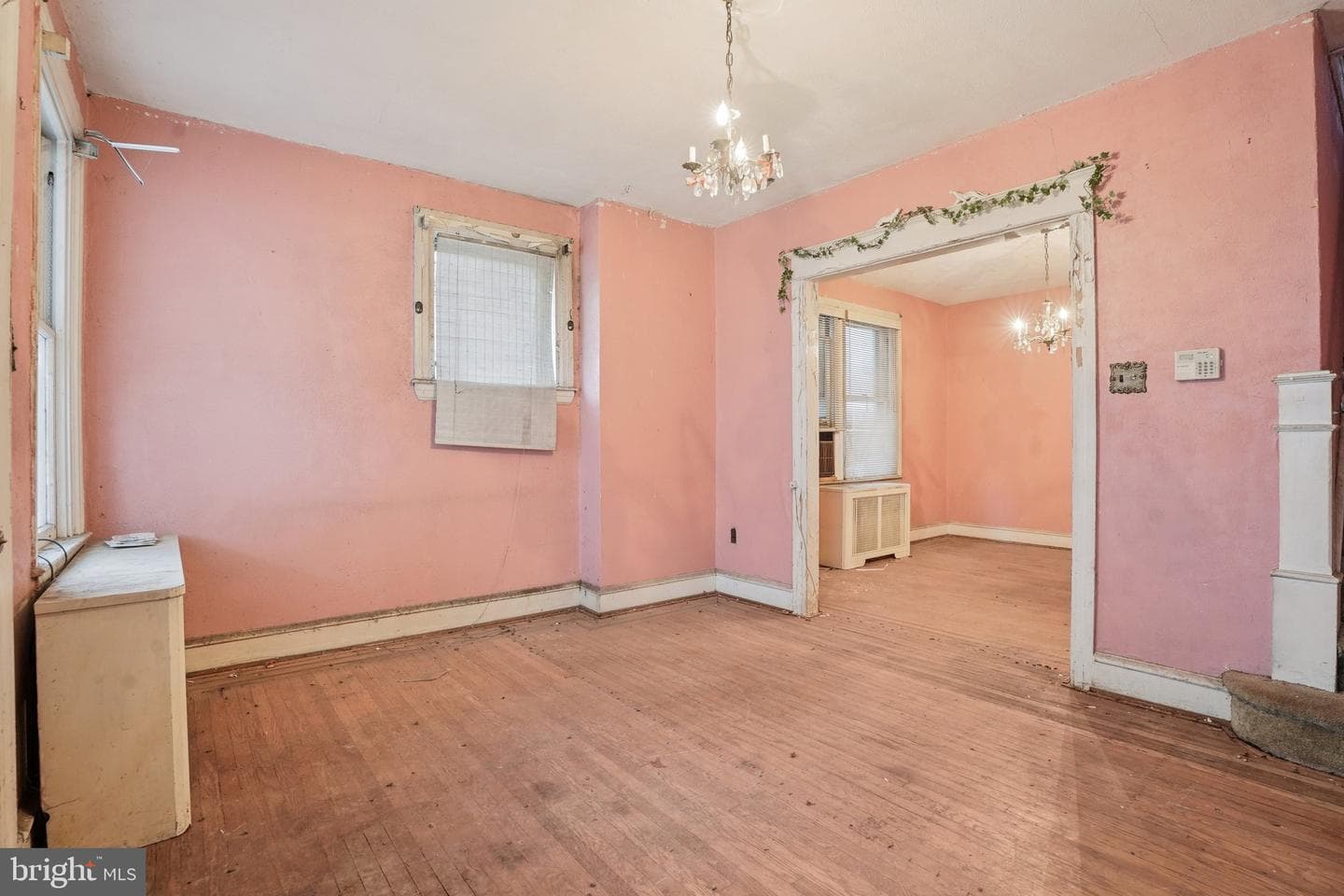 5322 James Street photo 7