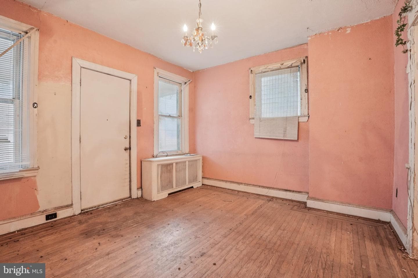 5322 James Street photo 8
