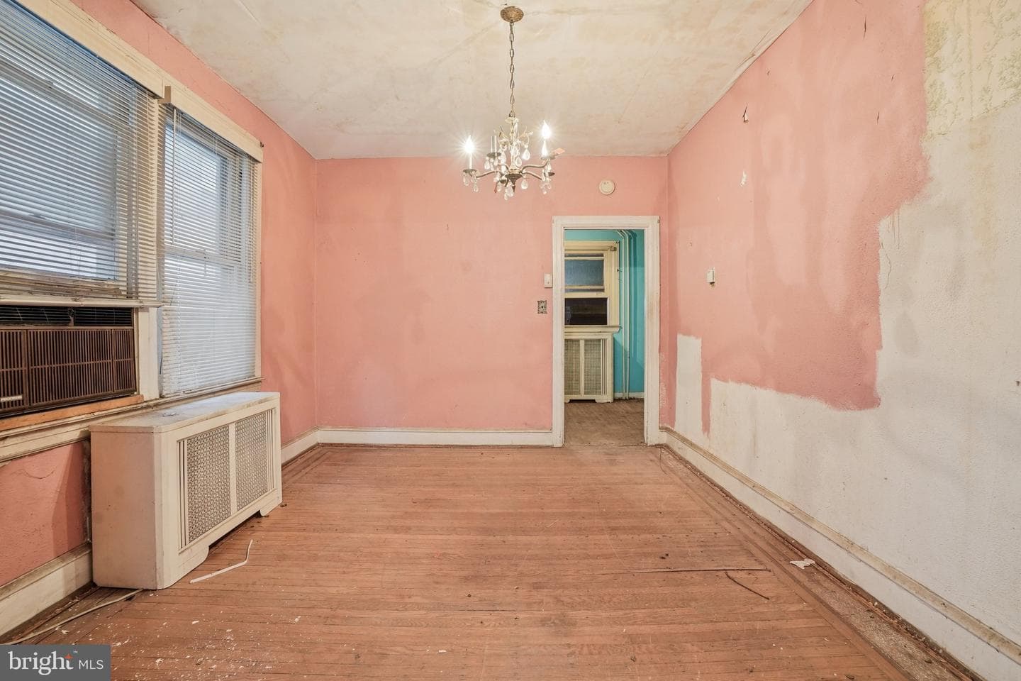 5322 James Street photo 9