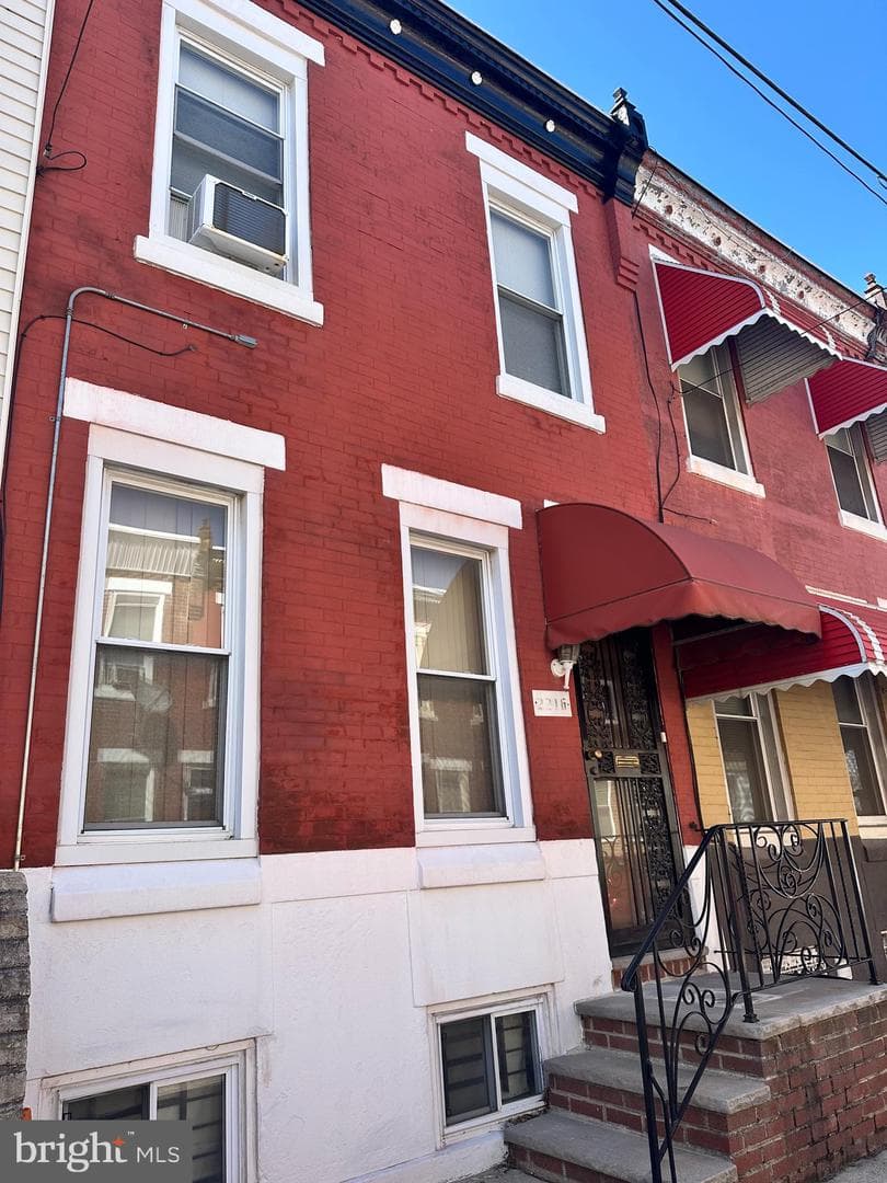 2216 Watkins Street photo 1