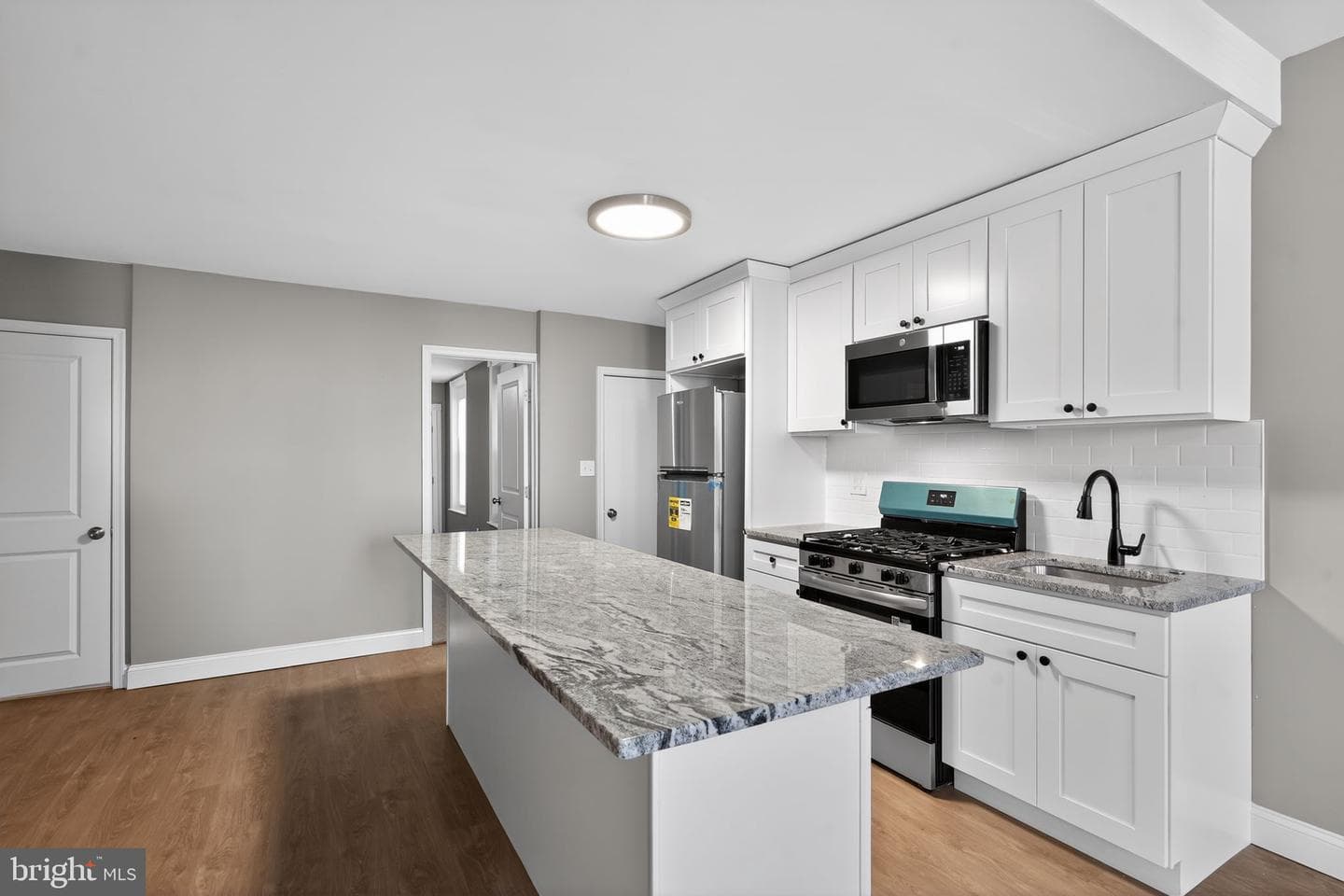 6136 Vine Street photo 6