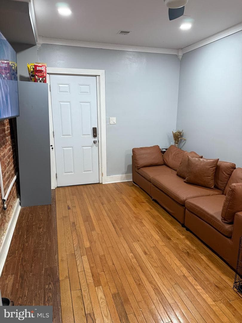 243 N Robinson Street photo 3