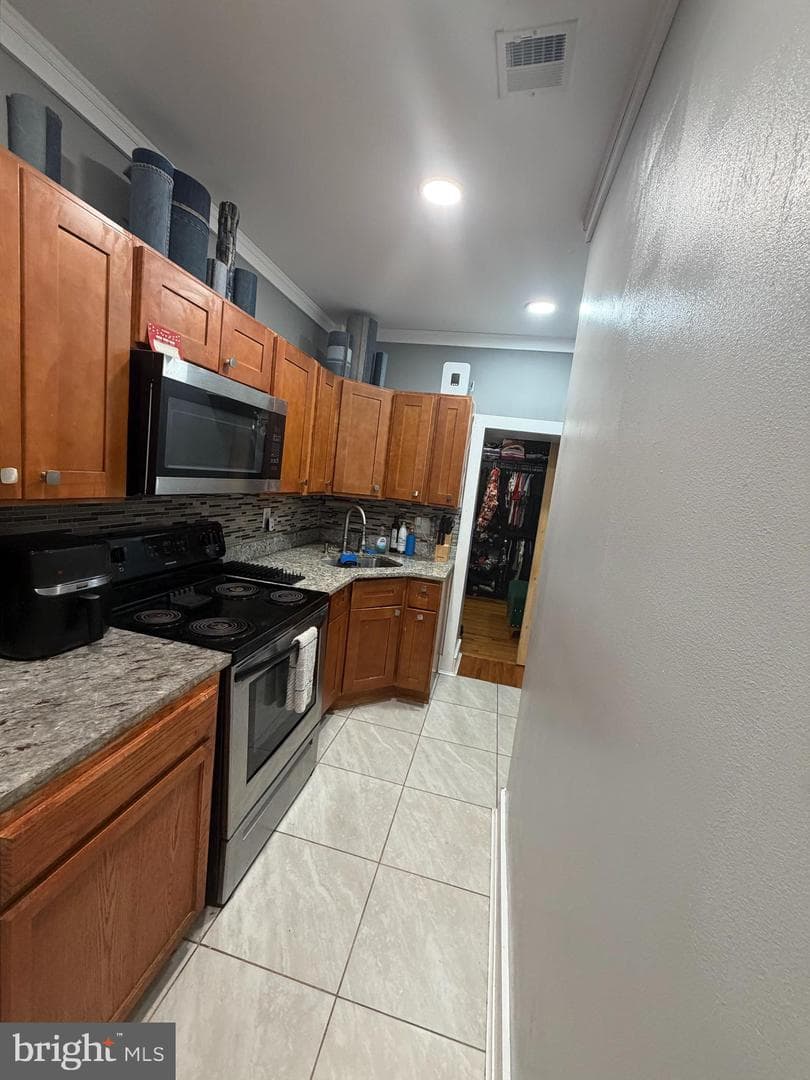 243 N Robinson Street photo 4