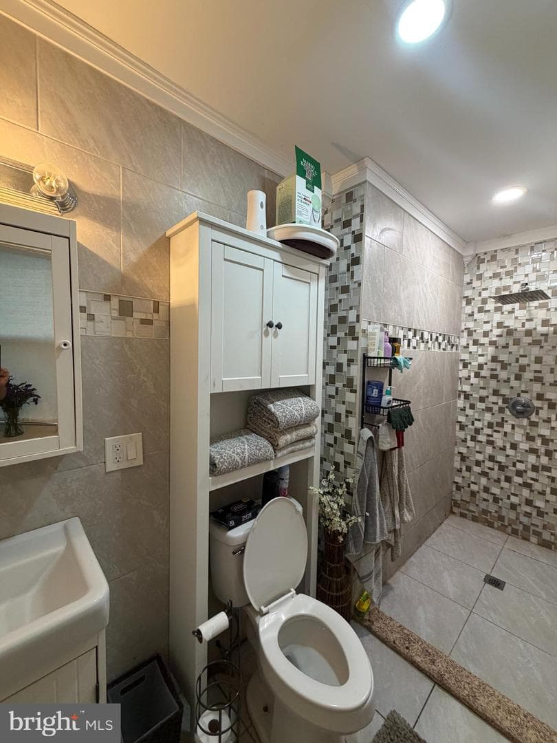 243 N Robinson Street photo 5