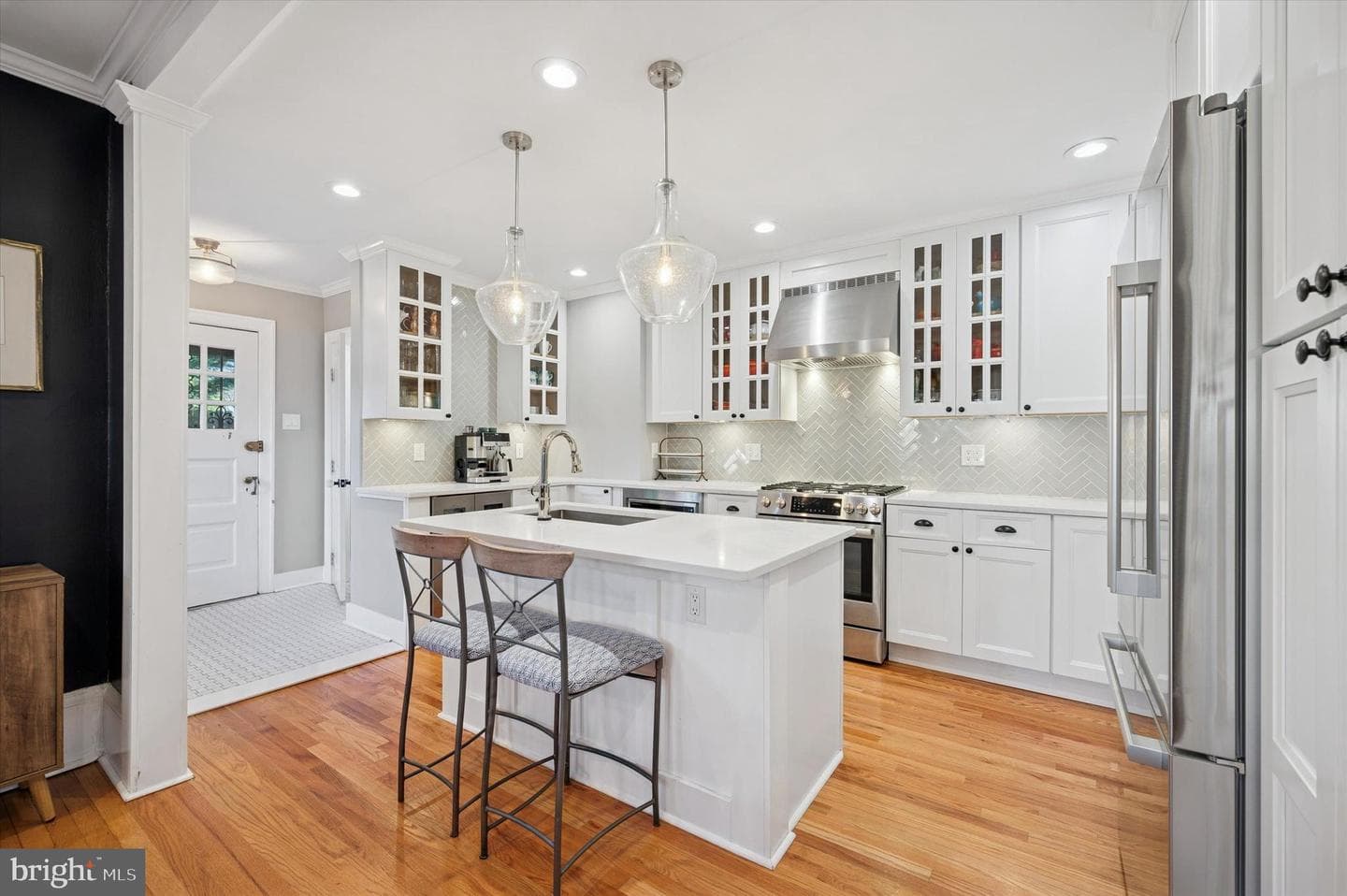3222 W Penn Street photo 4