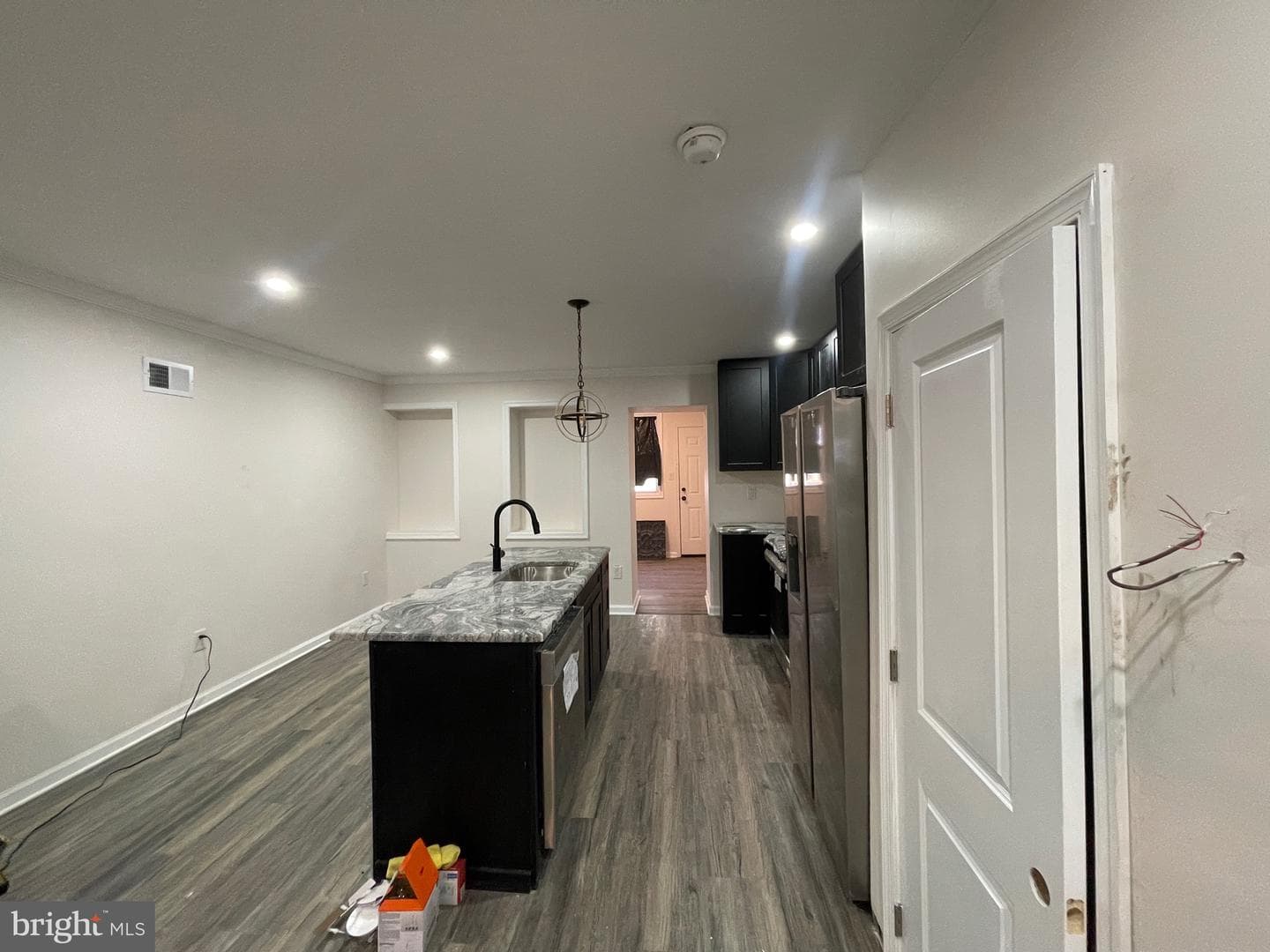 2704 S Marshall Street photo 37