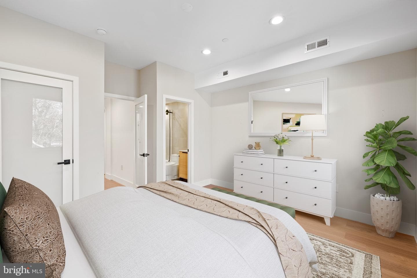 2130 Spring Street photo 19