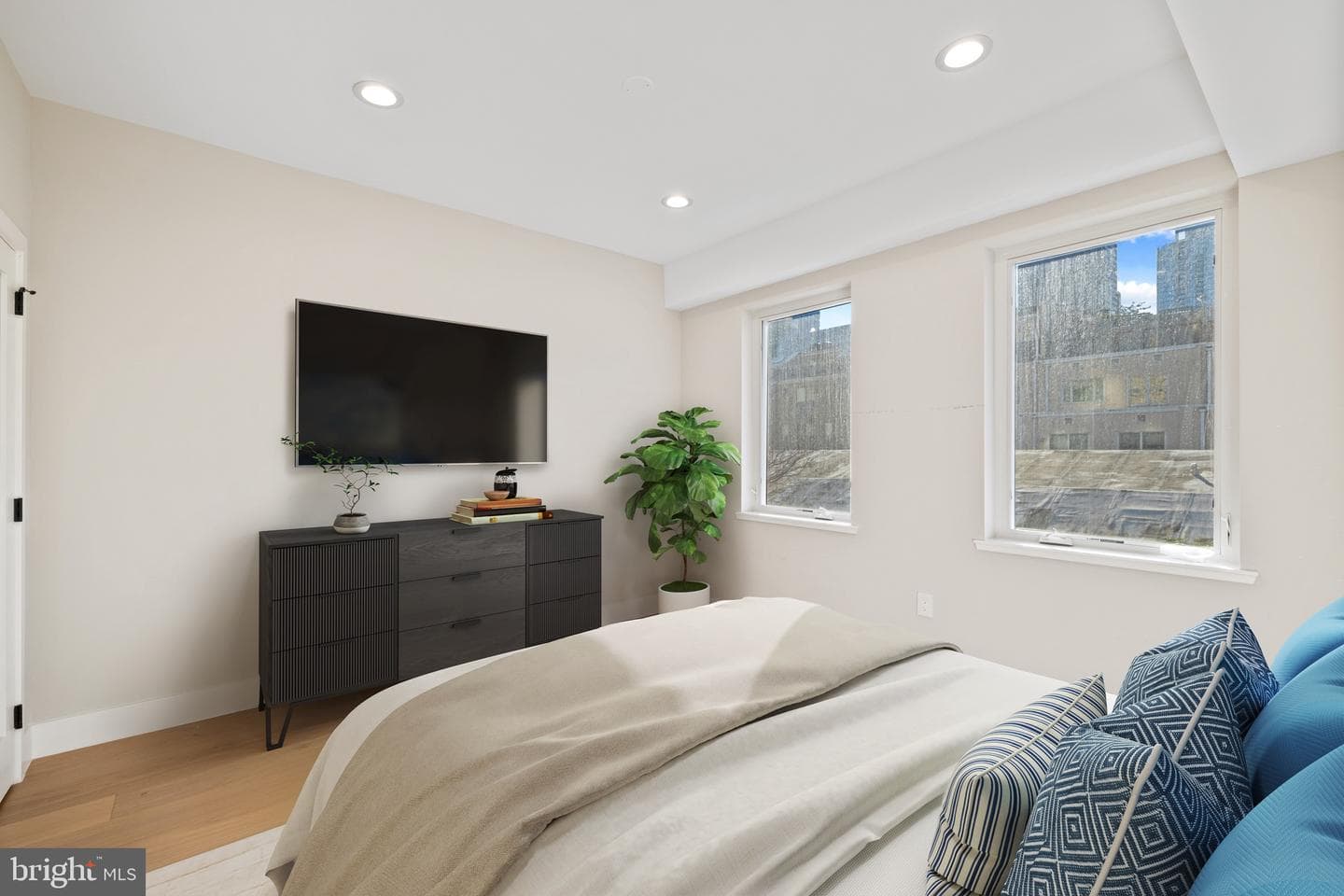 2130 Spring Street photo 23