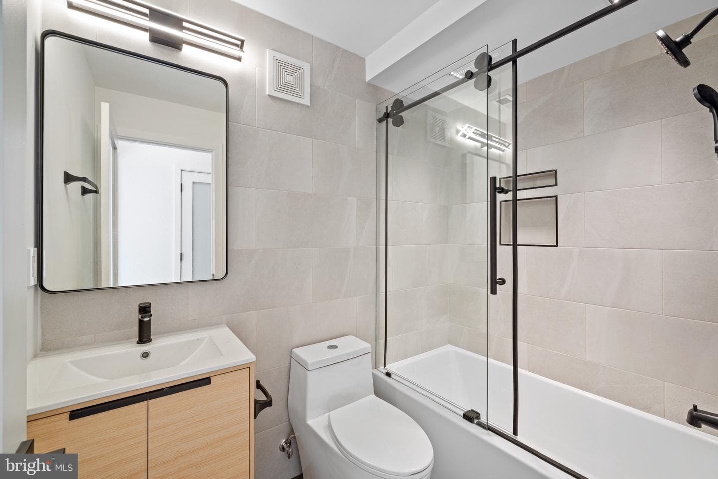 2130 Spring Street photo 24