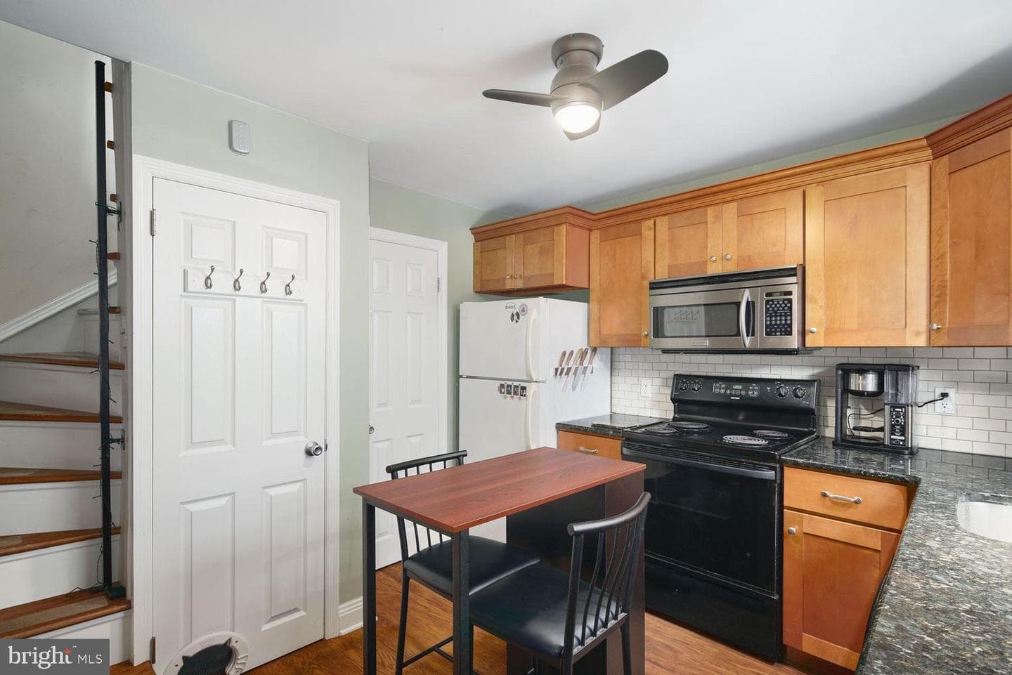 124 Catharine Street #b photo 2