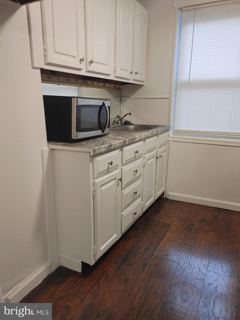 208-210 N Avondale Street photo 9