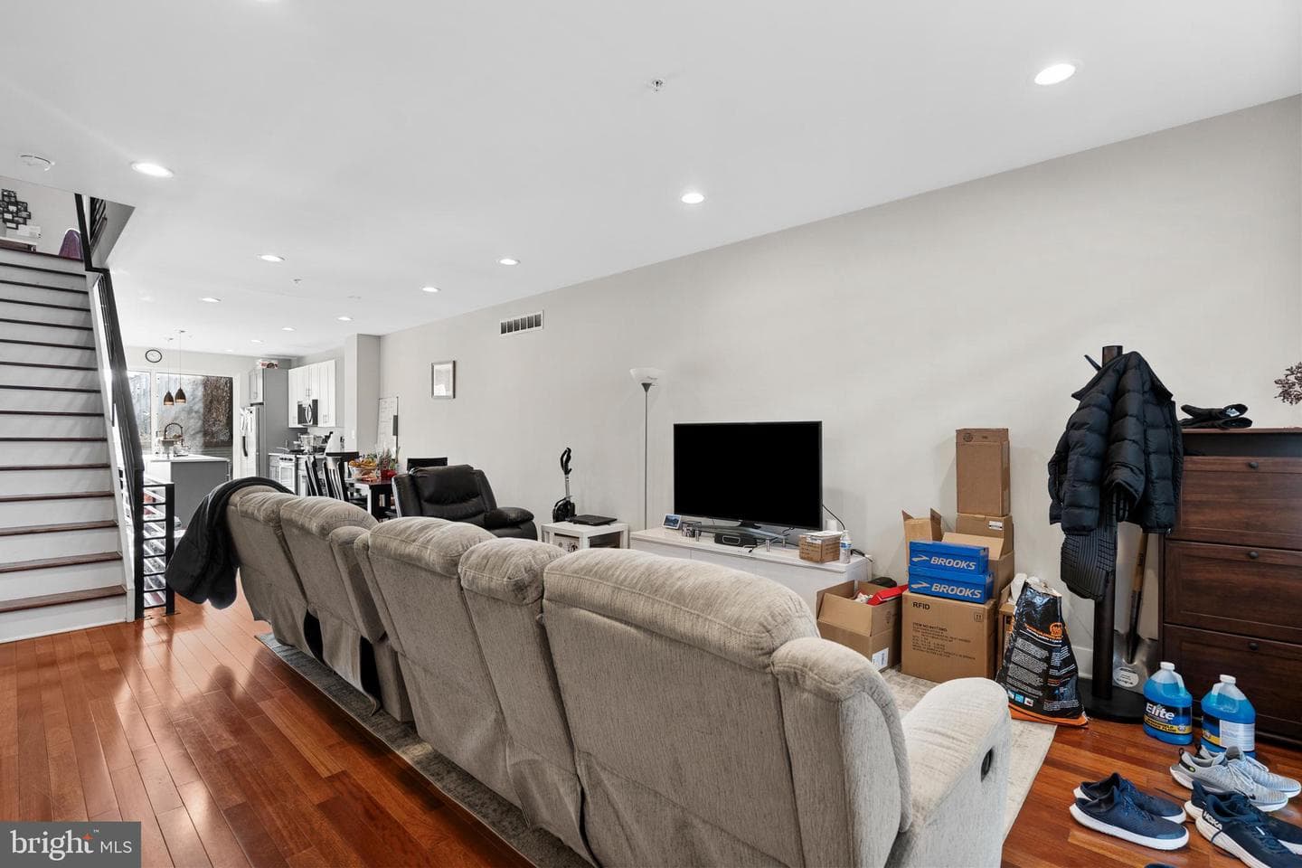2714 W Jefferson Street photo 3