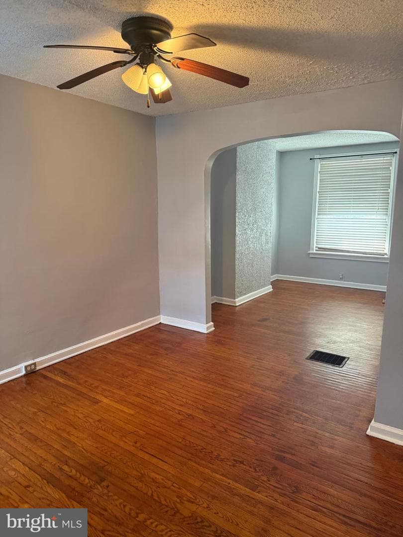 5753 N Beechwood Street photo 8