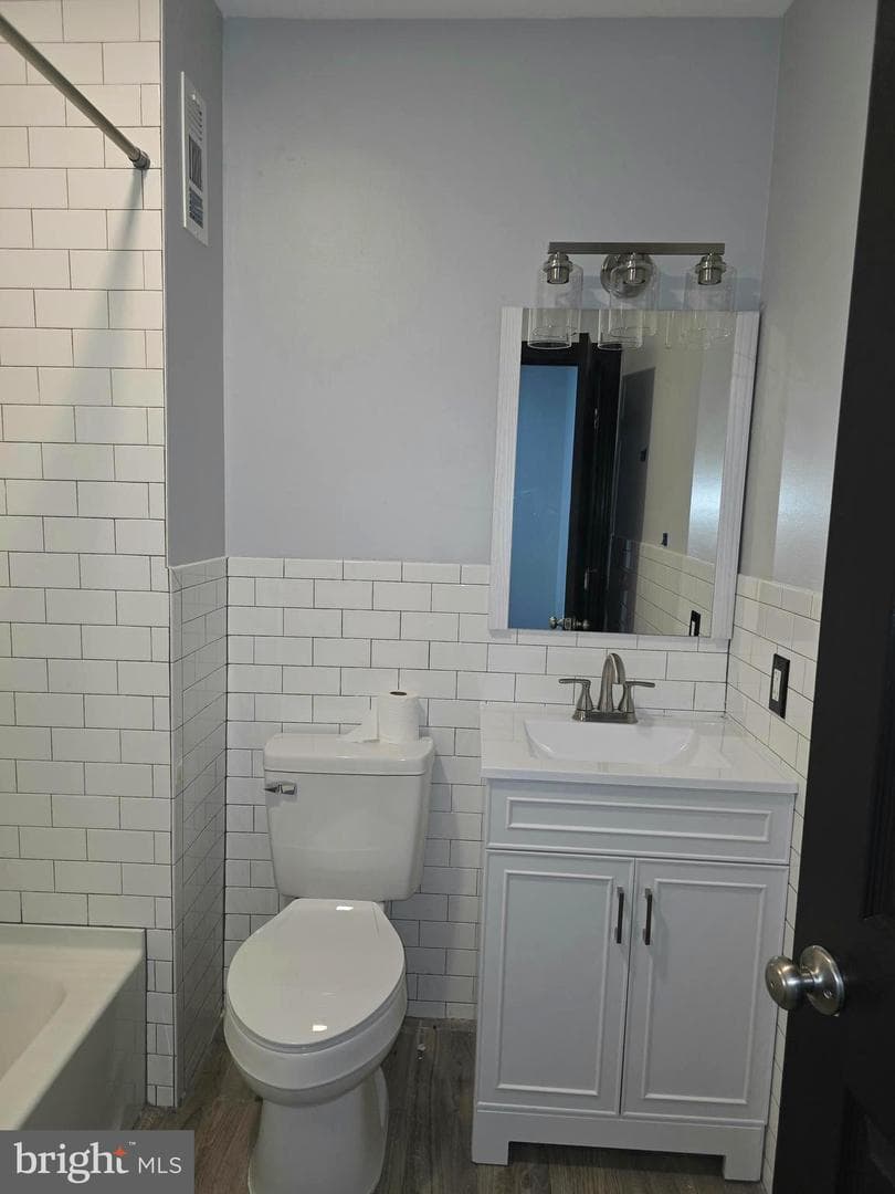 4656 James Street photo 14