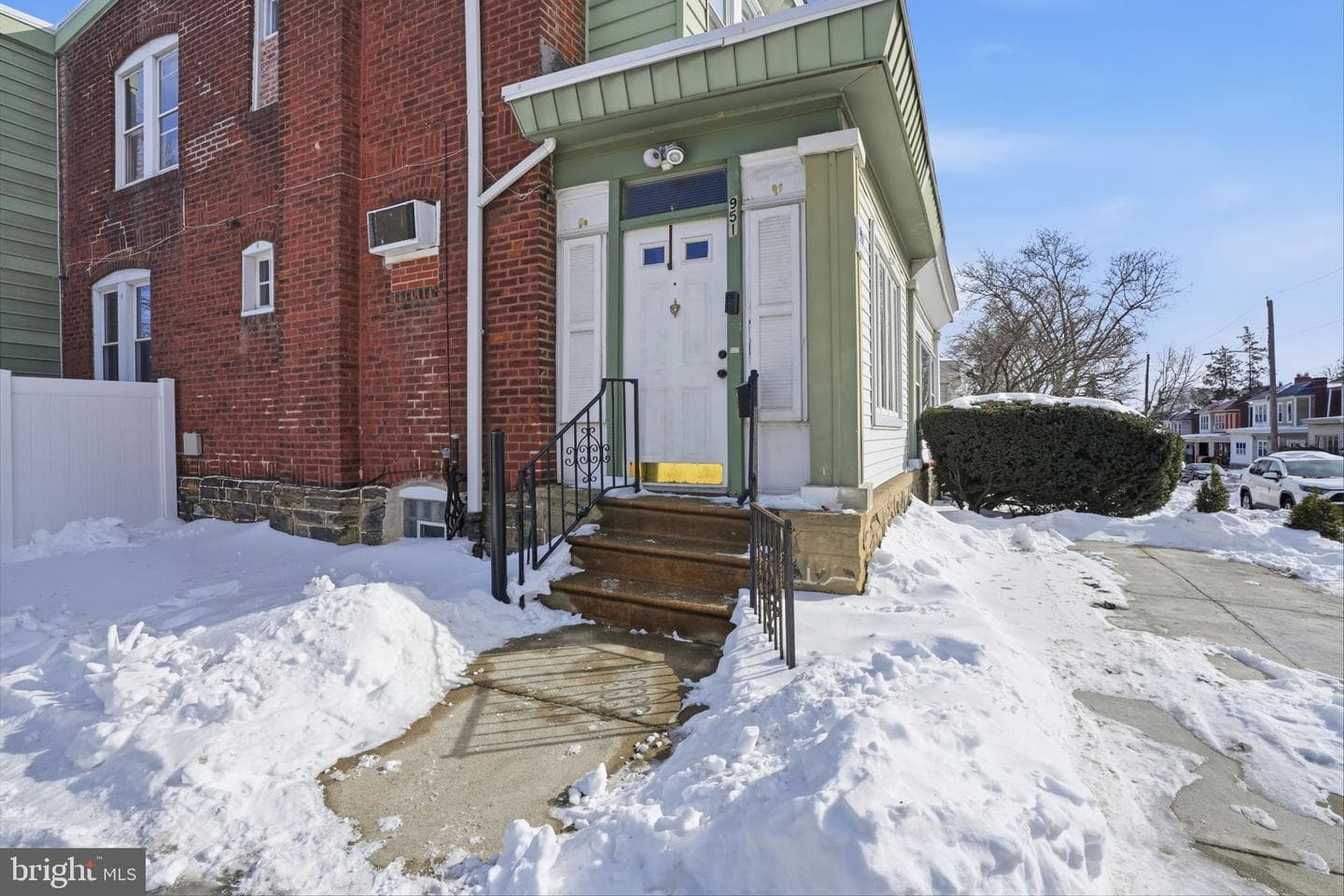 951 Wakeling Street photo 5