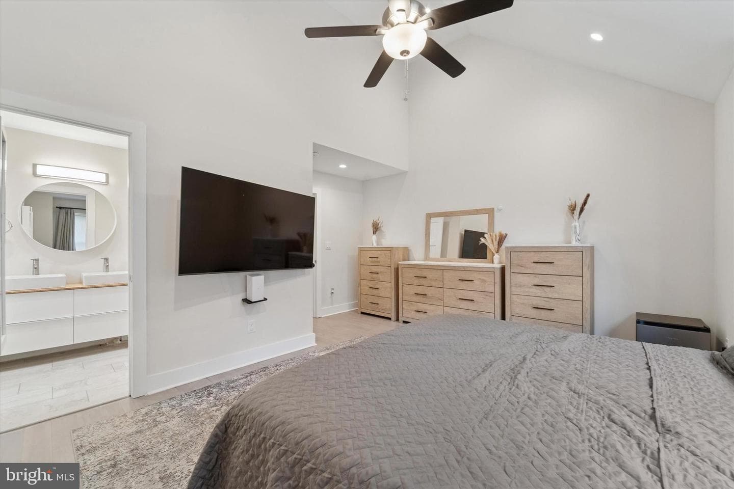 488 Evergreen Avenue photo 15