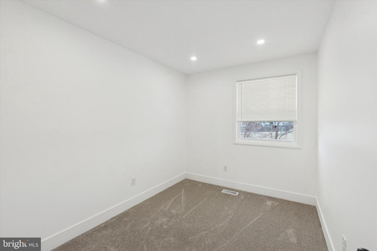 1720 Kennedy Street photo 11