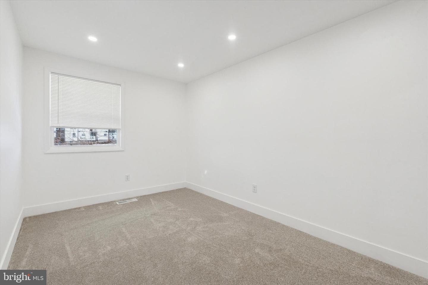 1720 Kennedy Street photo 17