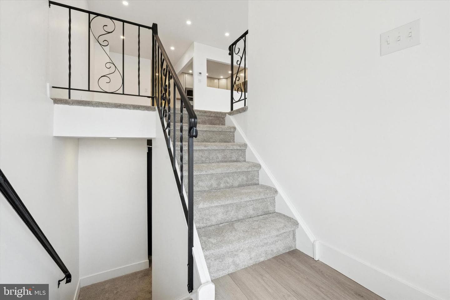 1720 Kennedy Street photo 2