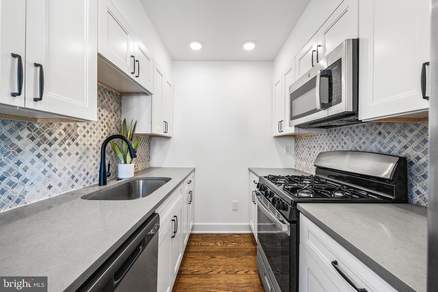 354 Krams Avenue photo 14