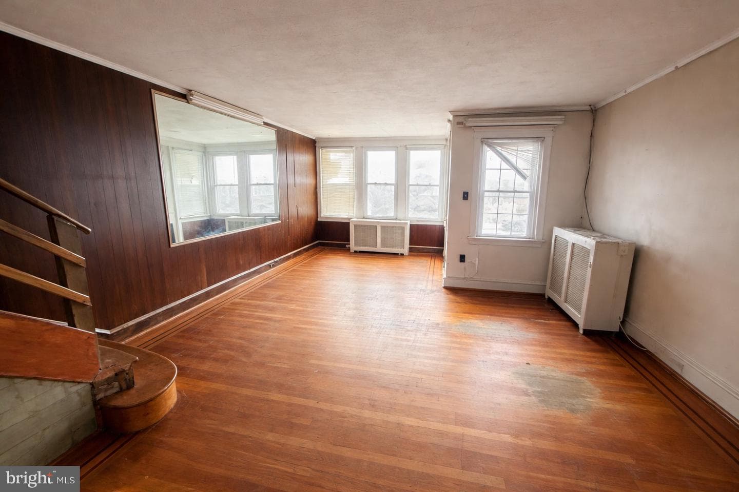 111 W Grange Avenue photo 4