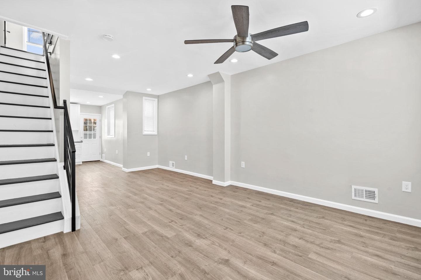 1452 Etting Street photo 2