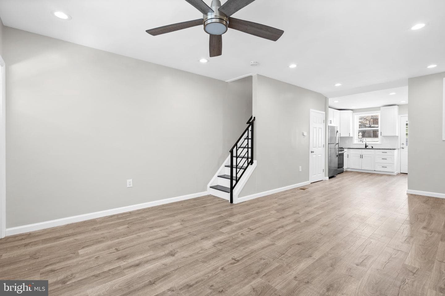 1452 Etting Street photo 4