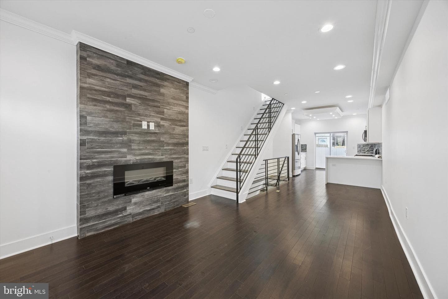 1327 S Hollywood Street photo 10