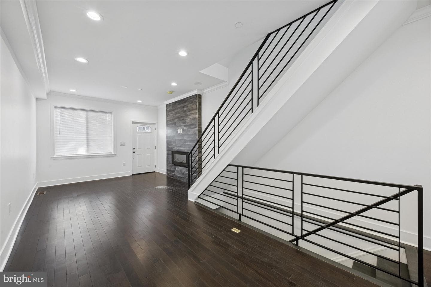 1327 S Hollywood Street photo 11