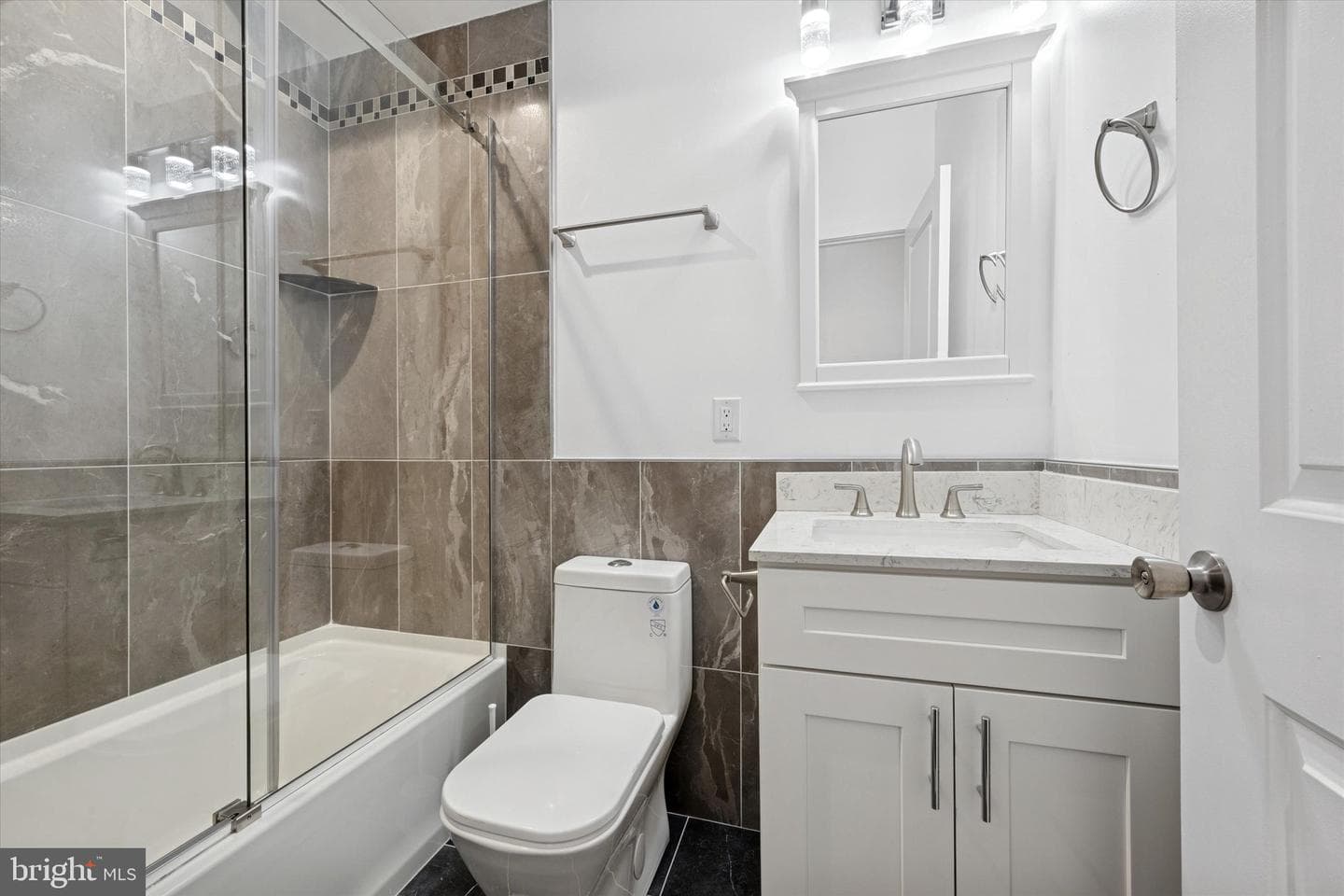 1327 S Hollywood Street photo 16