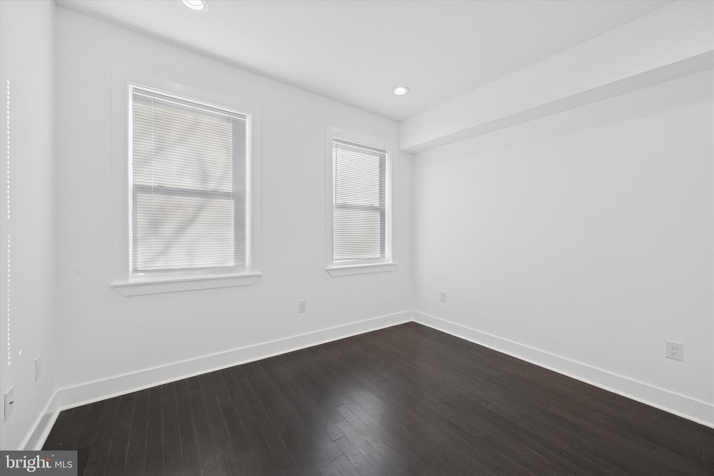 1327 S Hollywood Street photo 17