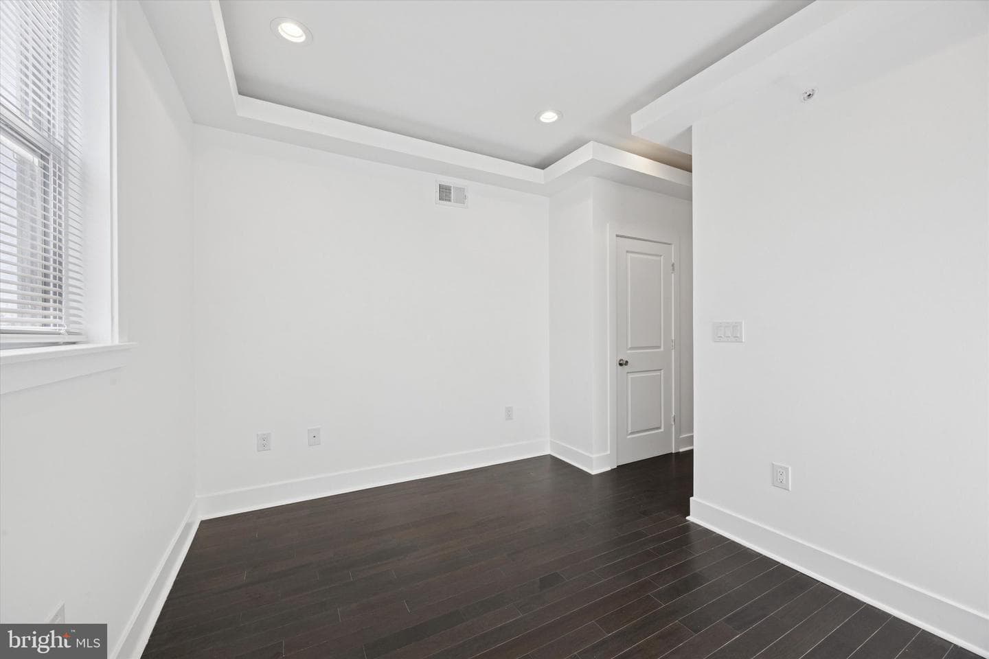 1327 S Hollywood Street photo 19