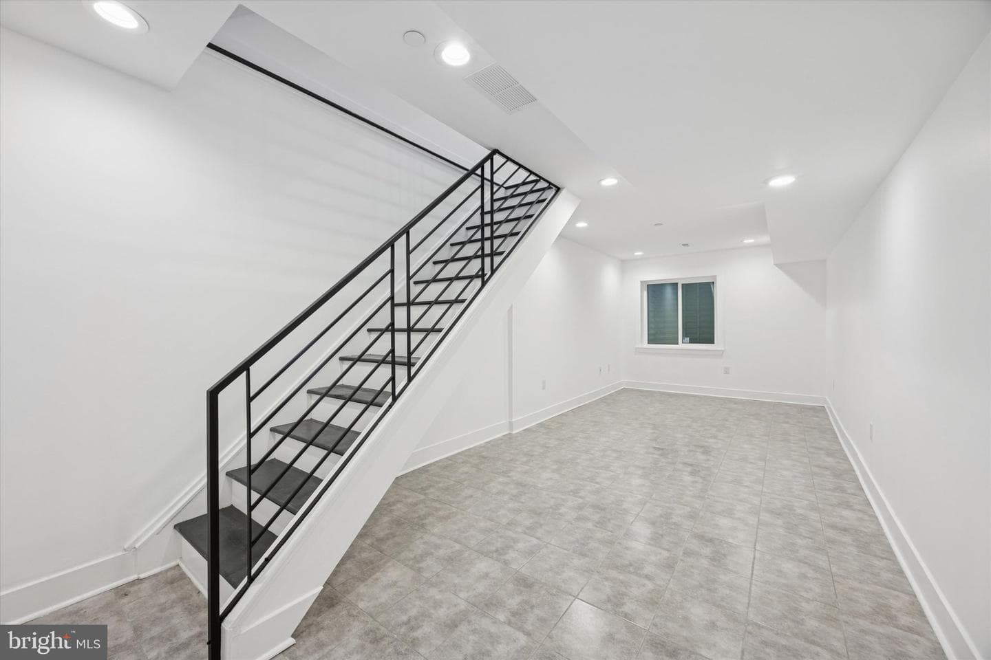 1327 S Hollywood Street photo 22