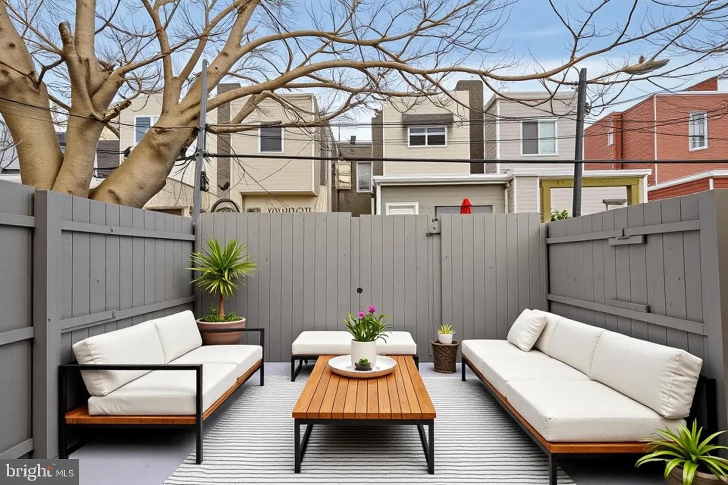 1327 S Hollywood Street photo 6