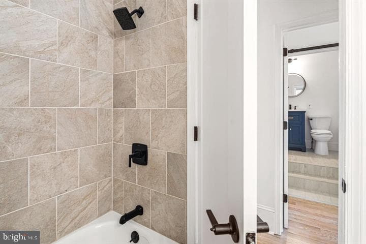 306 S 10th Street #b photo 3