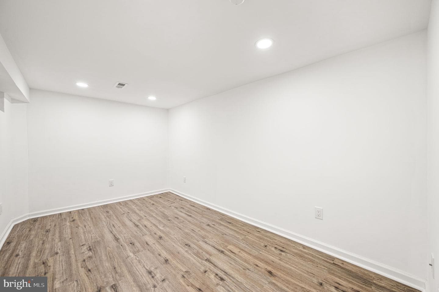 5839 Race Street photo 25