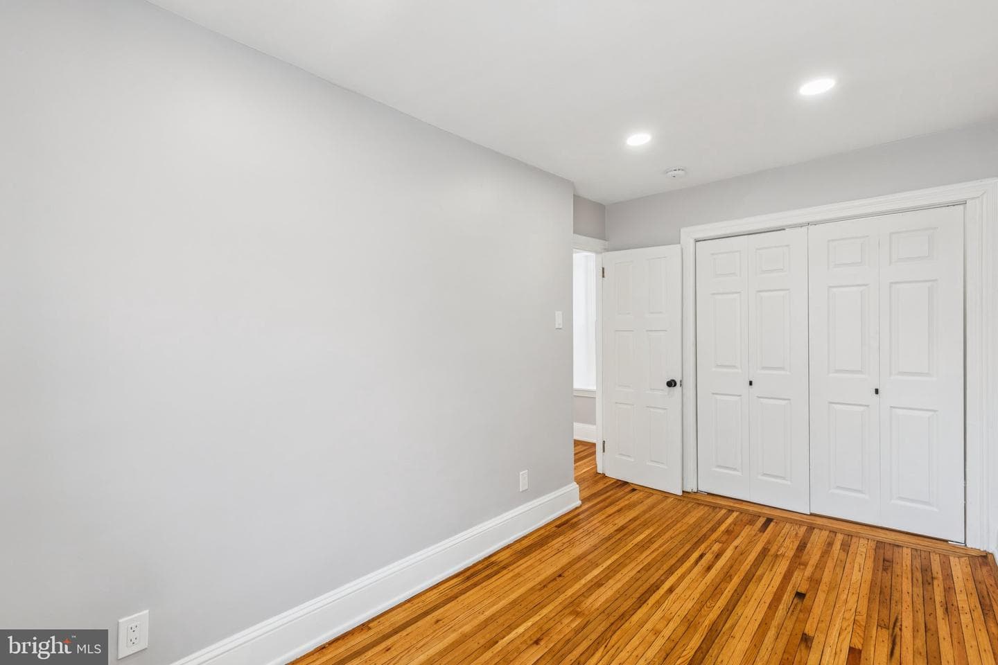 433 E Gorgas Lane photo 24