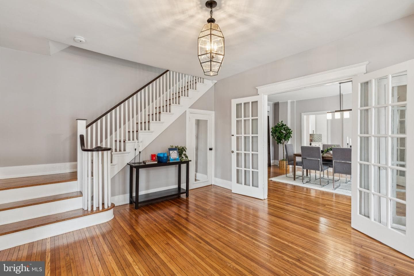 433 E Gorgas Lane photo 3