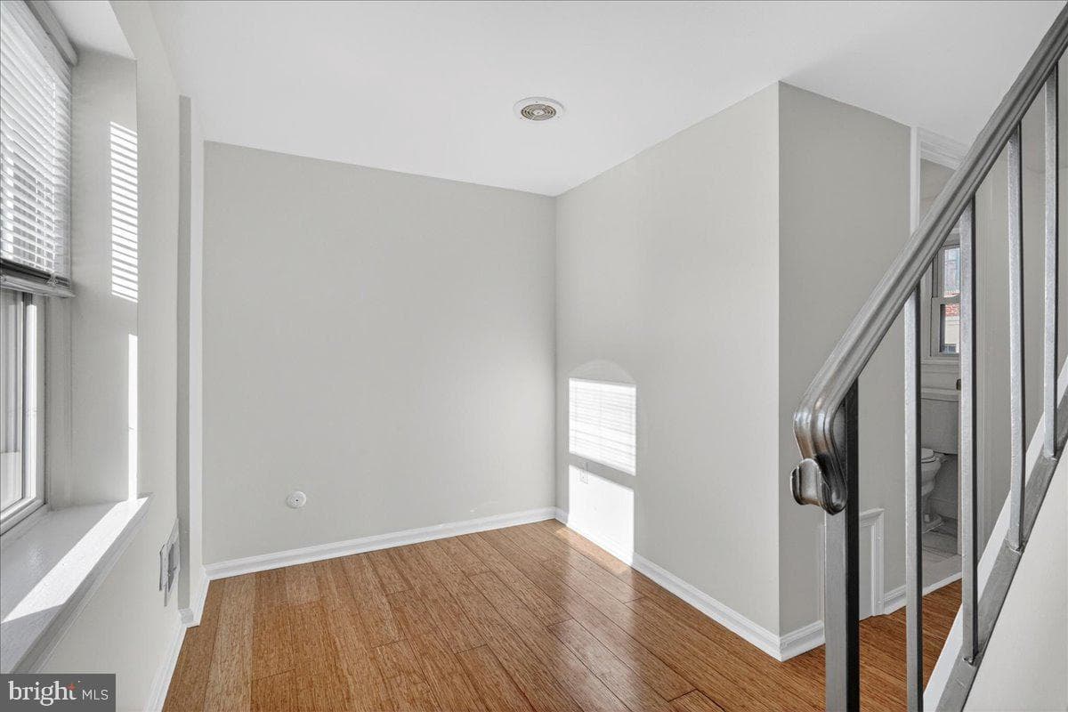 409 E George Street photo 20