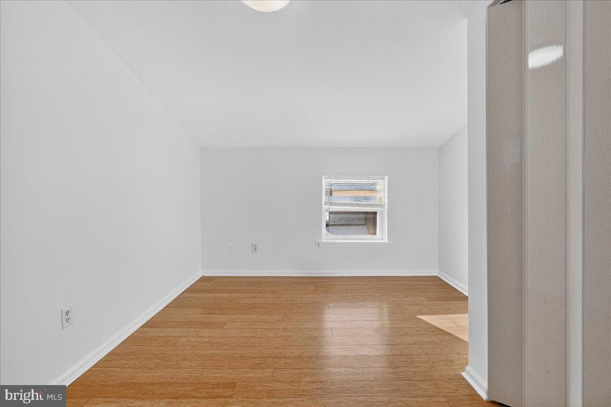 409 E George Street photo 38
