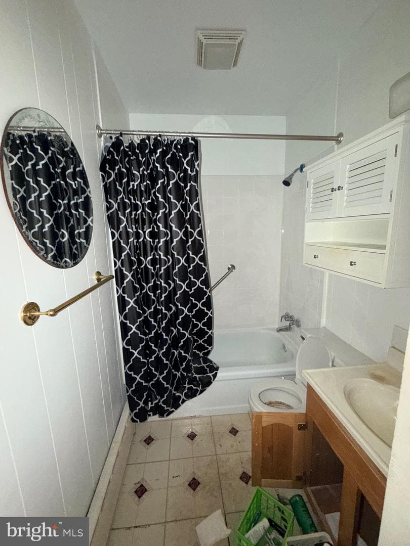 2740 W Cabot Street photo 5